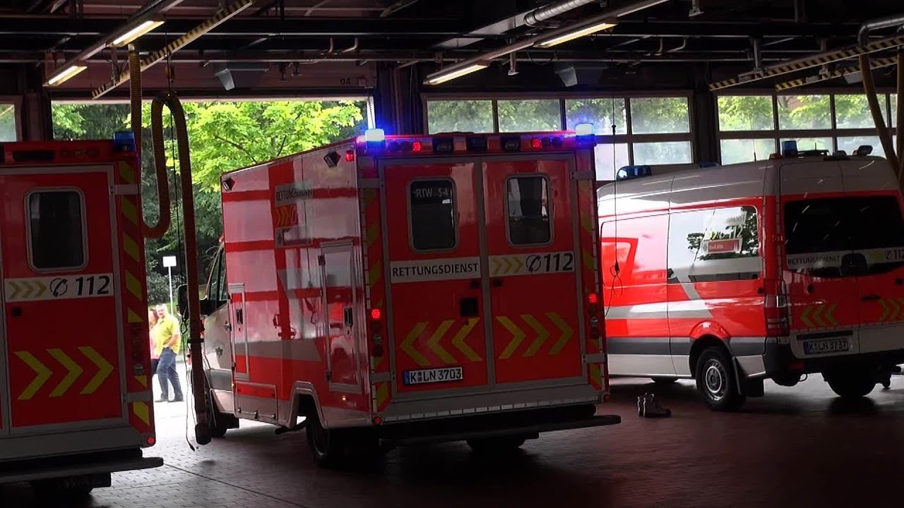 RTW 5-4 BF Köln + Alarmleuchte + Alarmdurchsage (Aus Fahrzeughalle gefilmt)