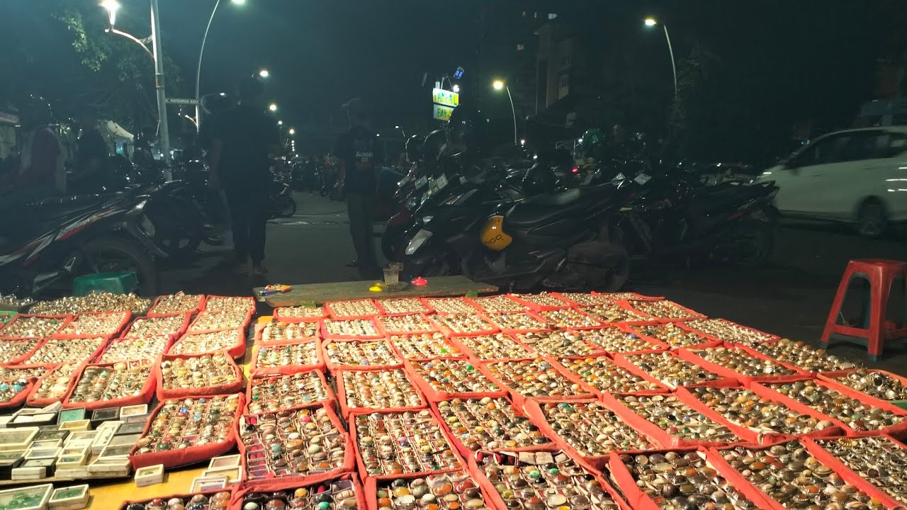 PASAR BATU AKIK MALAM DI EMPERAN PASAR IKAN HIAS JATINEGARA 