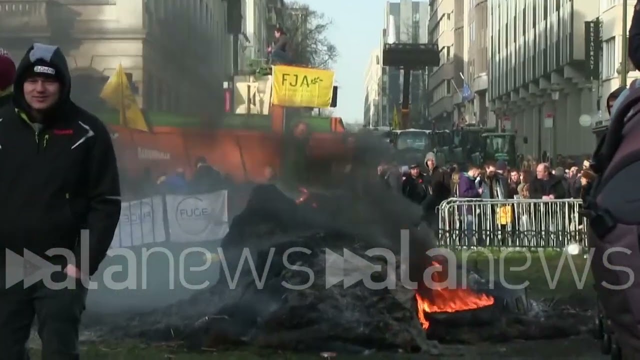 Agricoltori, Bruxelles bloccata dai trattori dei manifestanti