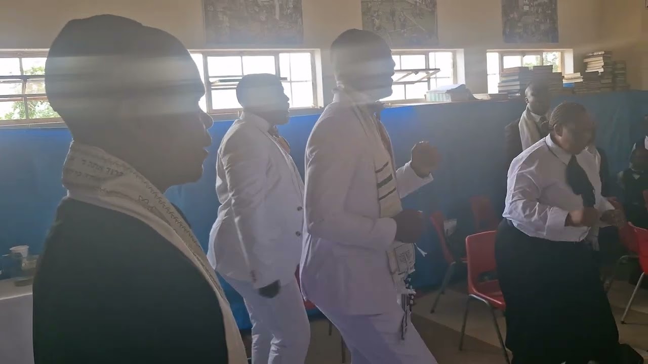 Chorister Vuyiswa Dodo - Ilizwe lisecaleni