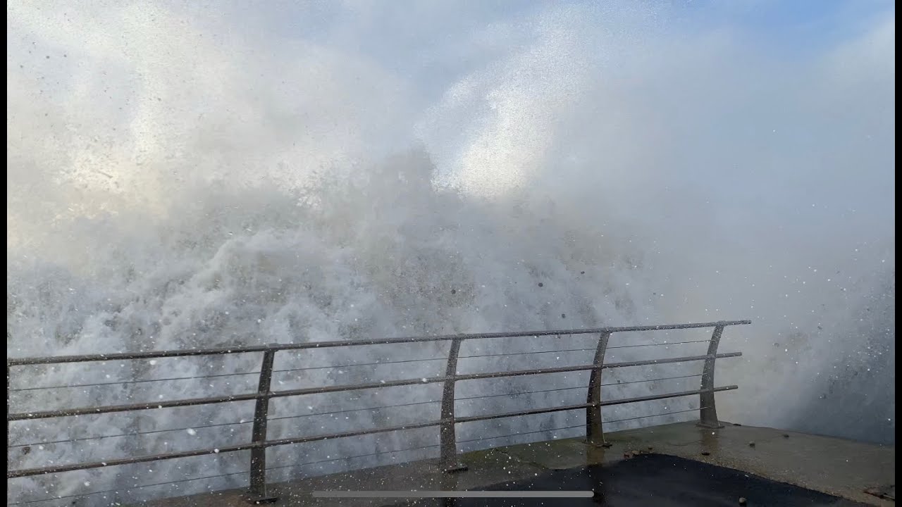 Huge waves at Chesil Cove, Portland