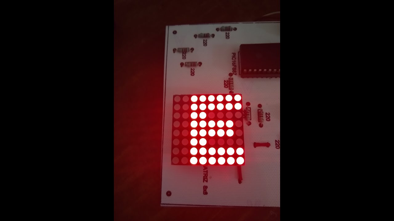 MATRIZ DE LEDS 8x8 con Microcontrolador PIC16F887 | PROGRAMACIÓN EN C | ElectrOmega