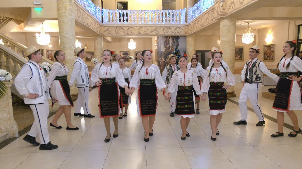 Balul Costumului Popular Oltenesc