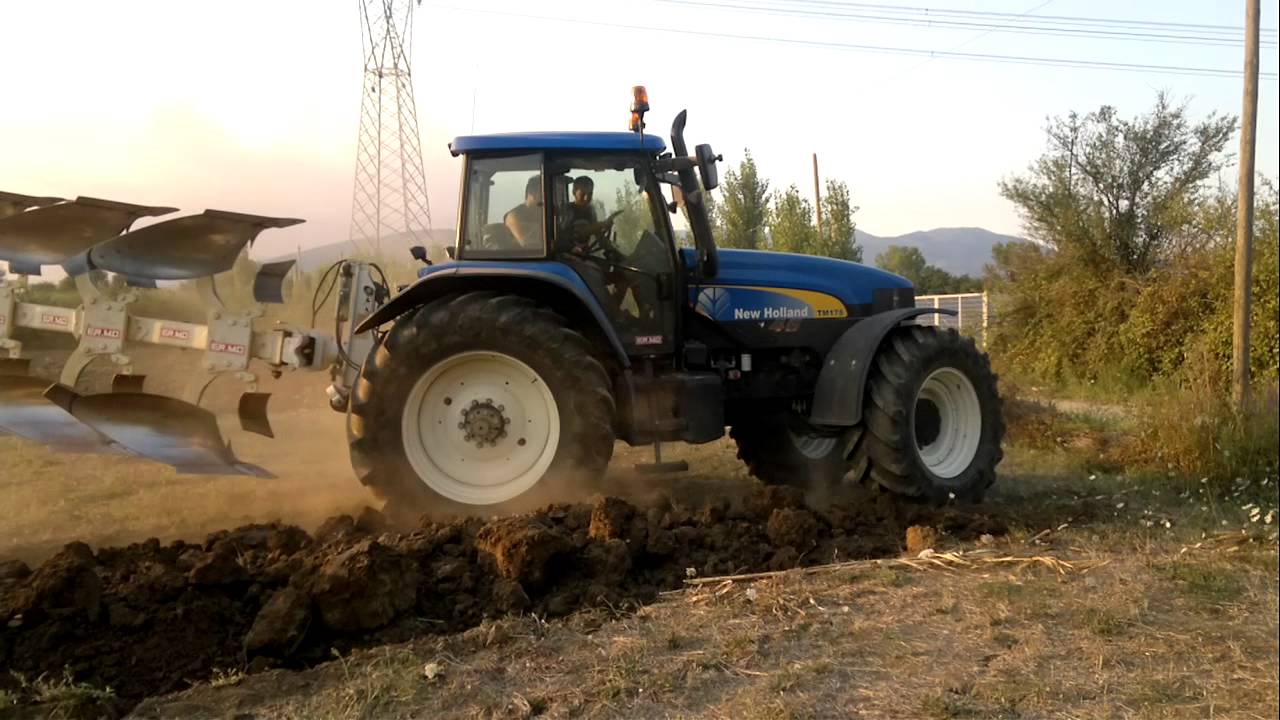 newholland TM 175 con aratro ermo