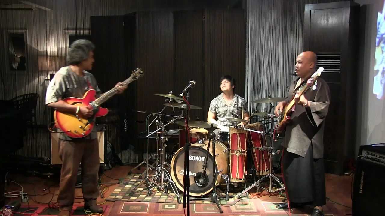 Ligro - Radio Aktif @ Mostly Jazz 18/04/12 [HD]