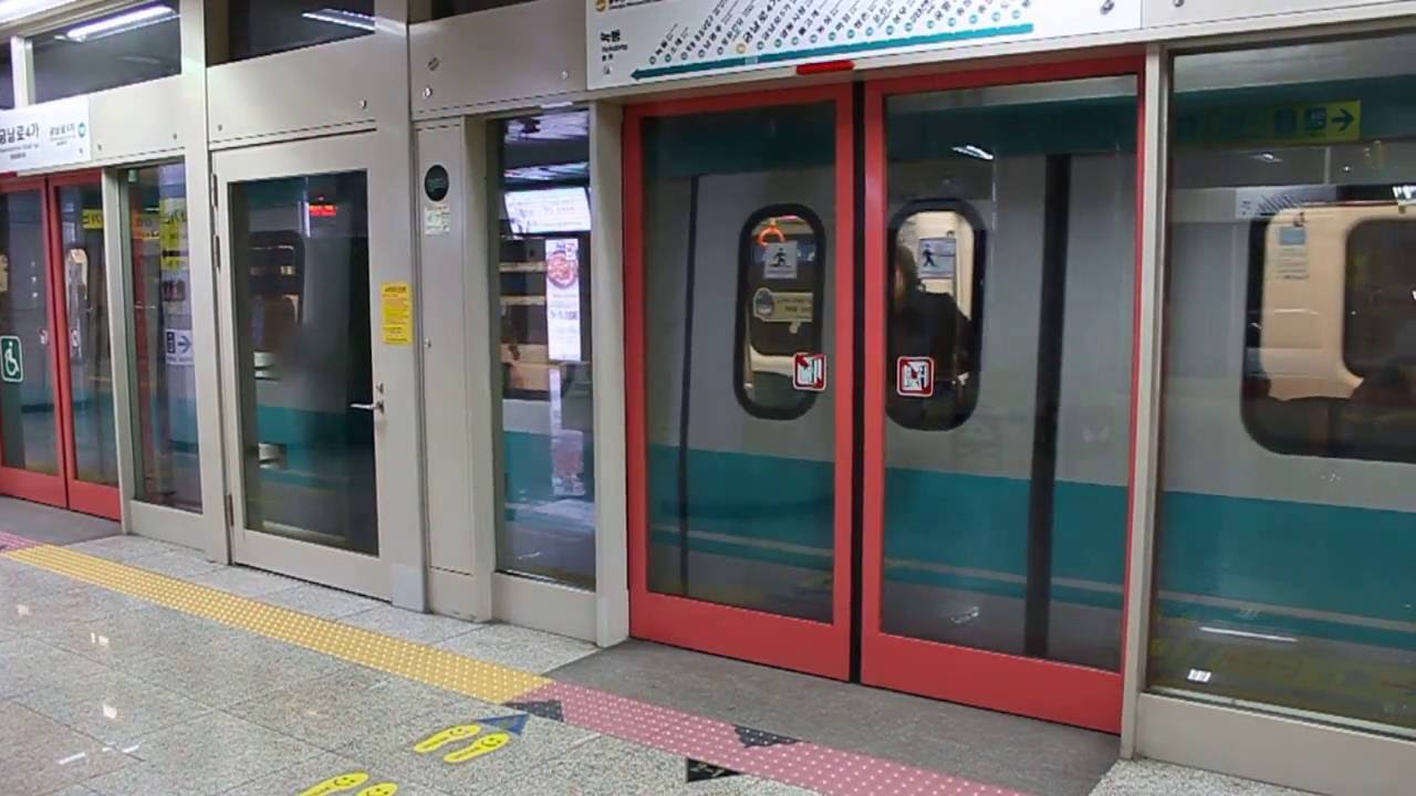 광주 지하철 1호선 금남로4가역 (Korea Gwangju subway Metro Line 1 Geumnamro-4ga station)