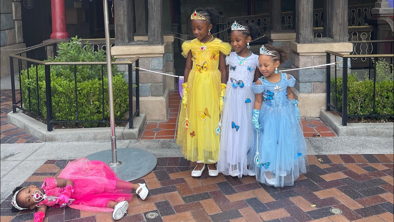 I dressed my 4 daughters as REAL-LIFE DISNEY PRINCESSES and took them to DISNEYLAND and this happend