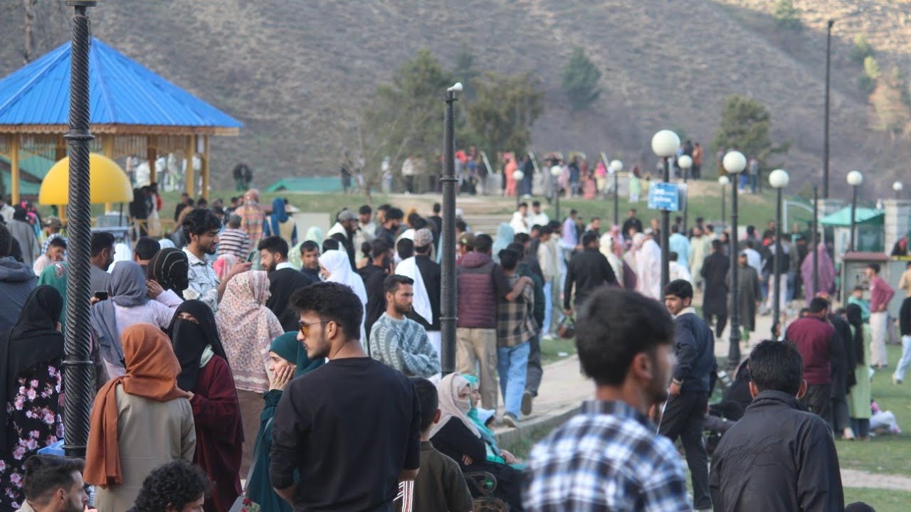 Niagara Falls Of Kashmir // Aharbal Waterfall //Eid Celebrations.#aharbalwaterfall #kashmir