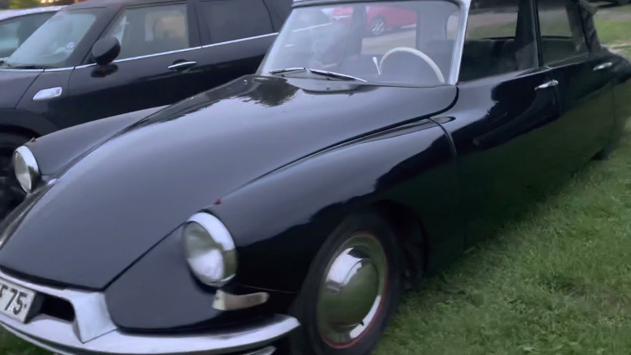 Magnificent Citroen DS 19 Prestige floats down to Goodwood