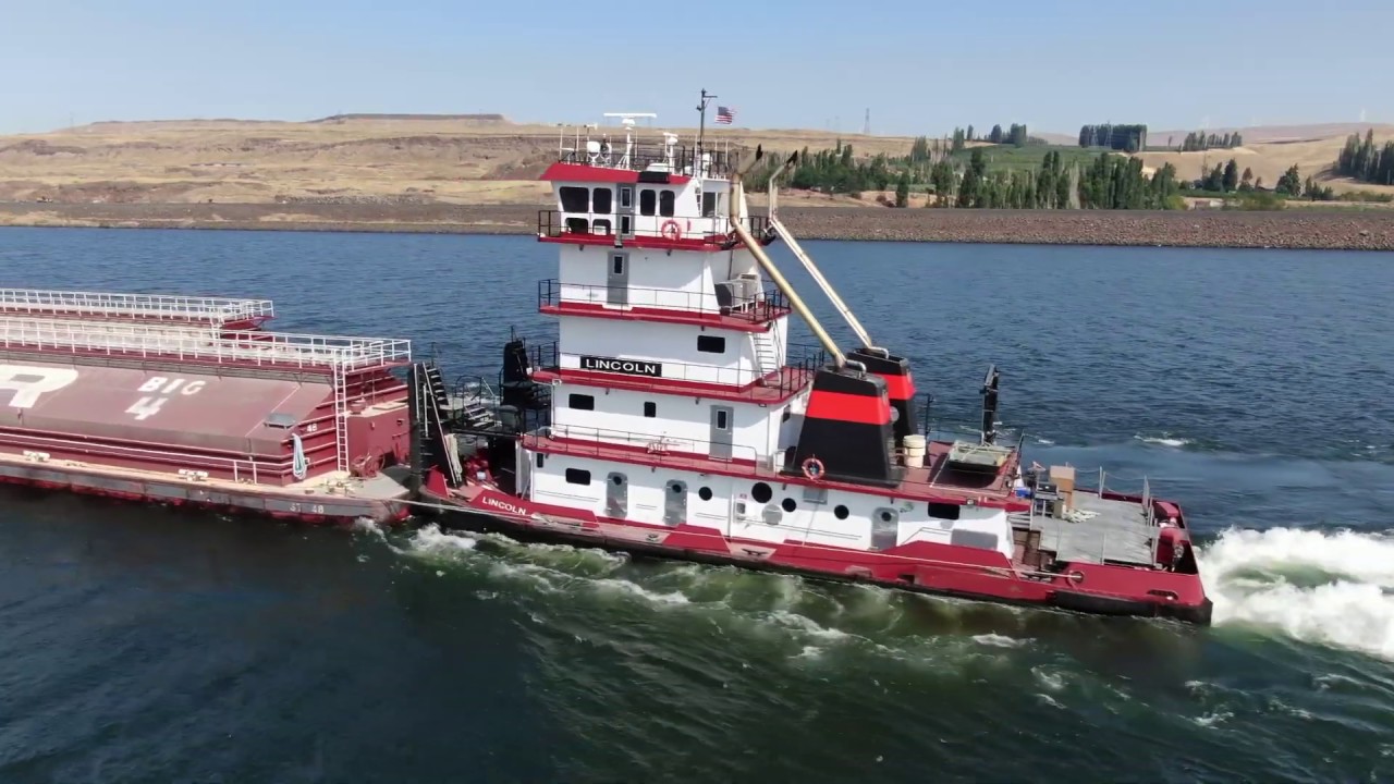 Tug Lincoln Columbia River