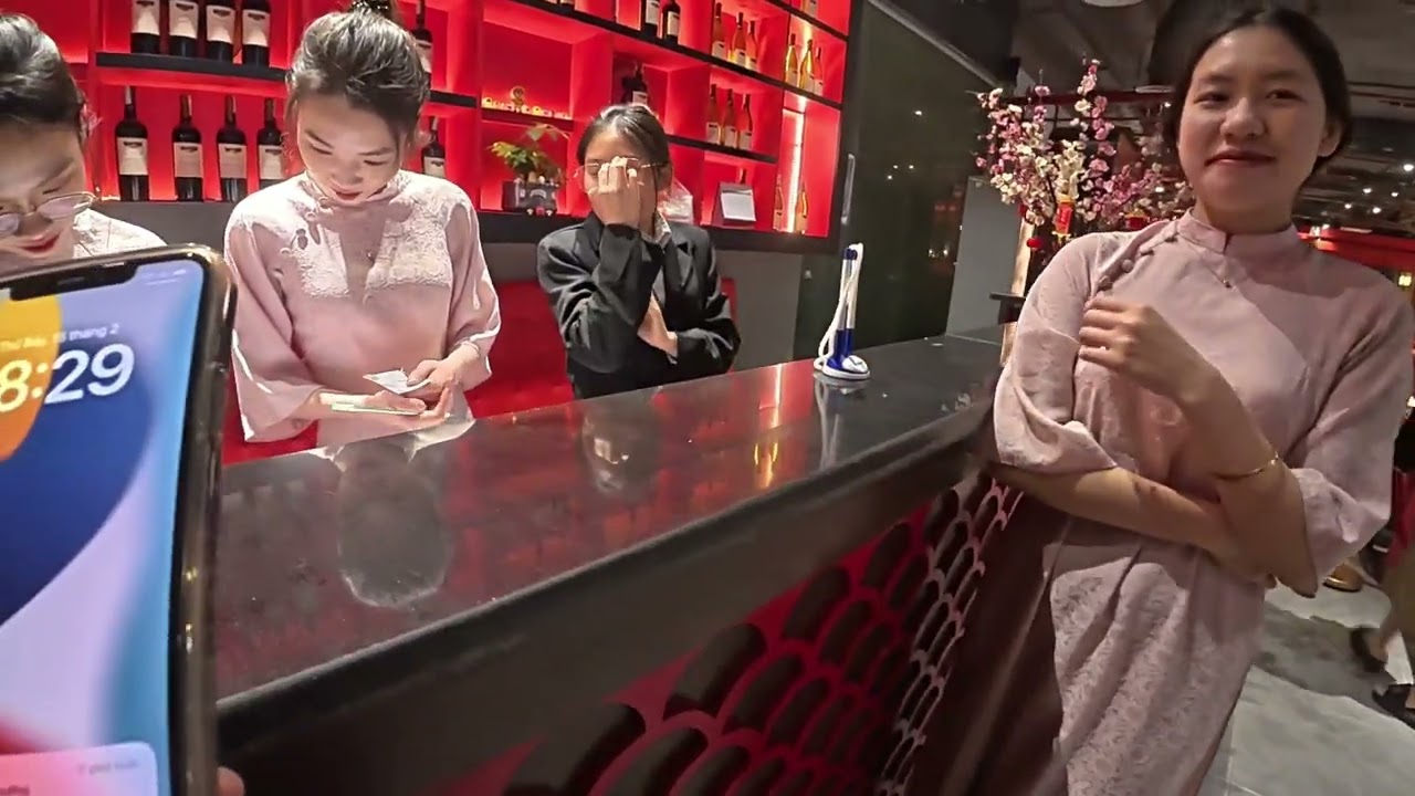 Lễ Tình Nhân Đặc Biệt 2025: Đi Xe Máy Thưởng Thức Buffet Cửu Vân Long