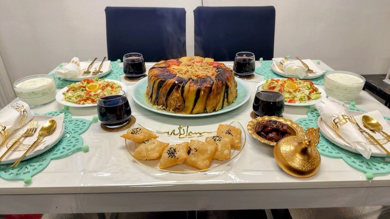 سفرة رمضان 🌙 أطيب مقلوبة عأصولها وتحلاية ولا أطيب من هيك ..