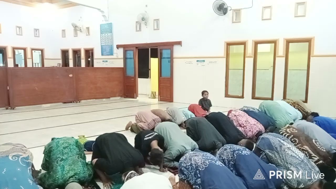 Sholat khusuf  bertempat di masjid baitul arqom desa grinting bulakamba brebes 3 maret 2026