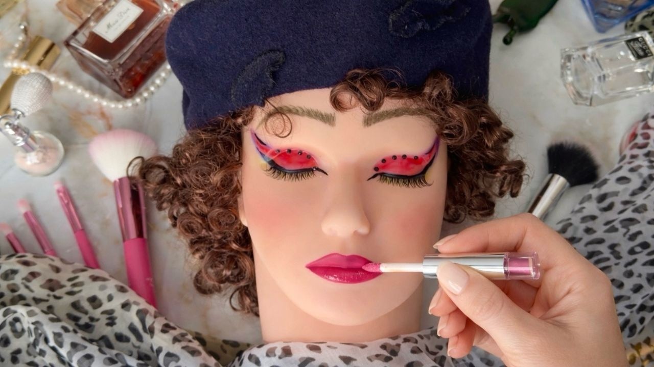 ASMR Makeup on Mannequin🎭 (No talking)