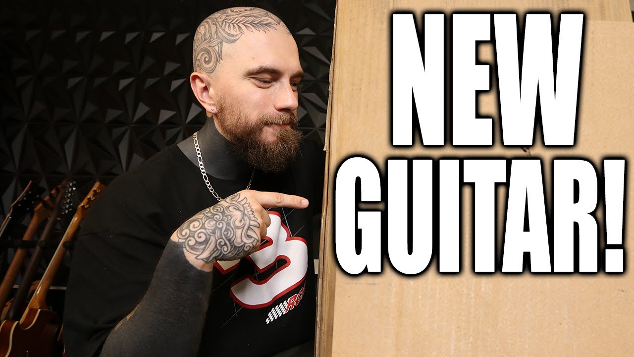 so i got a new guitar... UNBOXING!