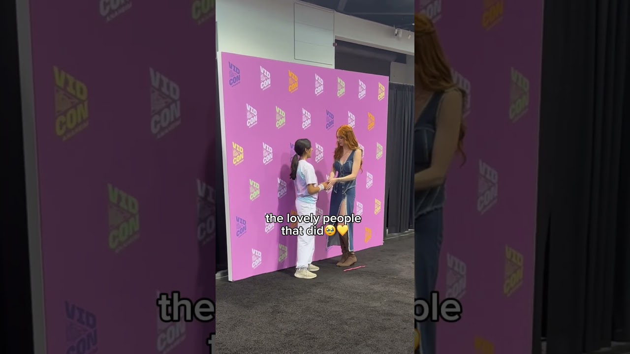 My very first Meet & Greet at Vidcon #pelirroja #meetandgreet #shorts #vidcon