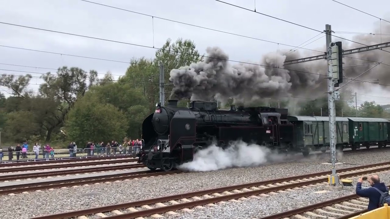 Parowóz 464.102 + 464.202 z pociągiem Retro do Dolnej Lipki - Czechy