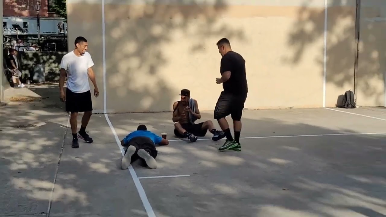 1Wall Handball- Rookie vs Raptor starting@17.18, for $100 and the amazing Dove by both players!