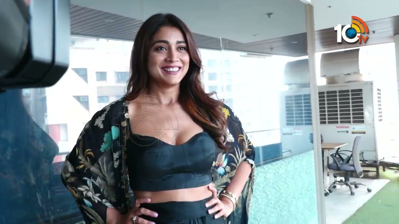 Shriya Saran Stunning Looks Spotted At Panaroma Studio | 10TV LIVE
