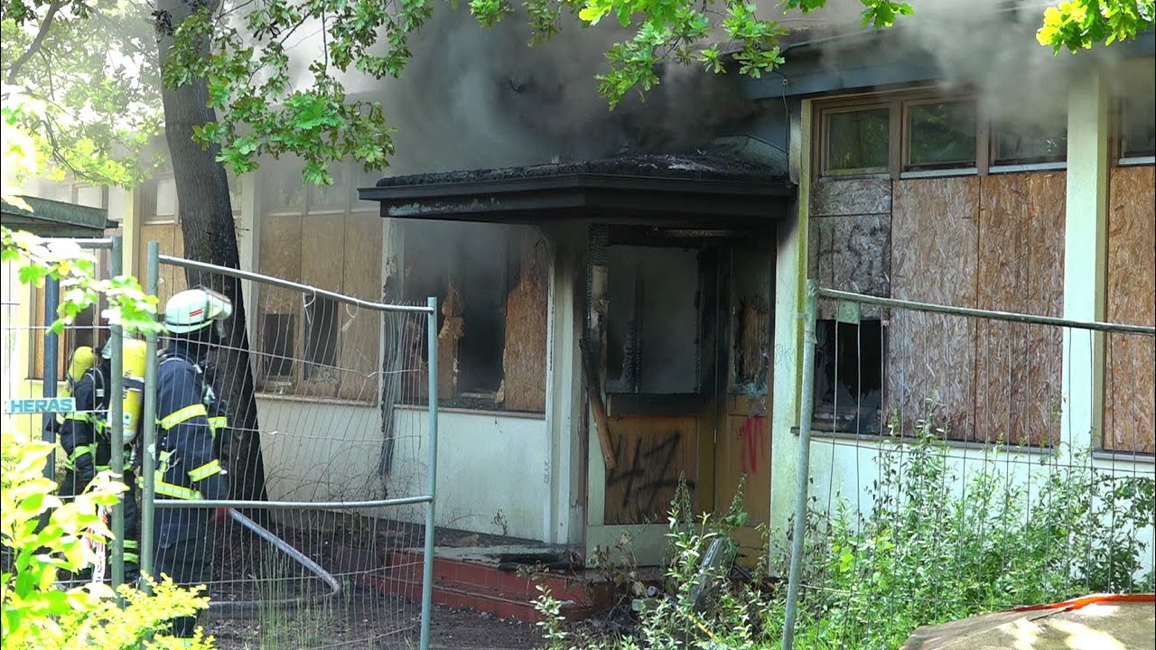 Hamburg Hausbruch - Bungalow ausgebrannt