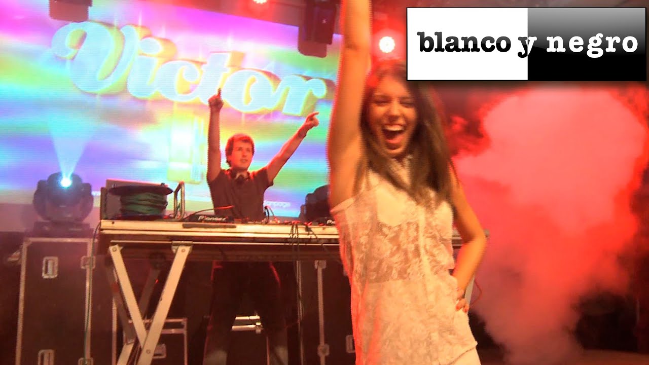 Victor Ark & Daniela - Bacia Me (Official Video)