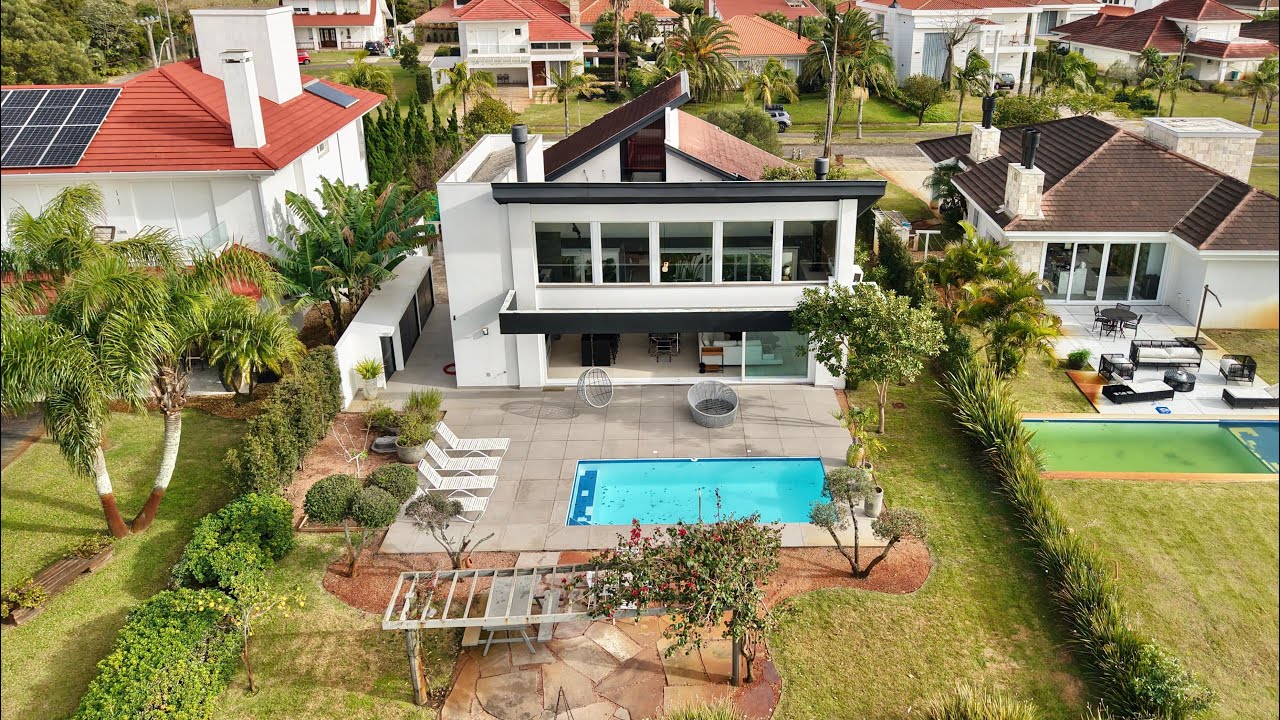 CASA DE LUXO À VENDA NO GREEN VILLAGE | 4 SUÍTES + LAGO + GOLFE EM XANGRI-LÁ