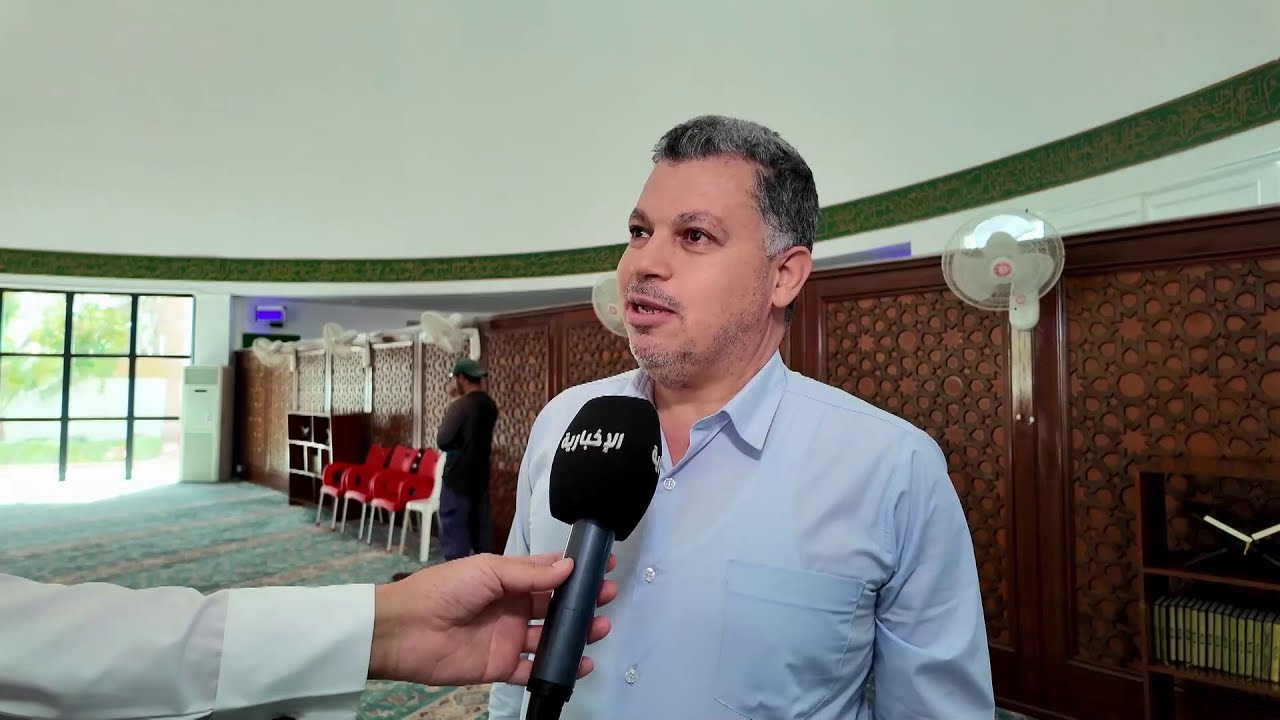 مسجد بقبة بيضاء عملاقة.. منذ 45 عاما وهو يزداد جمالا وشموخا
