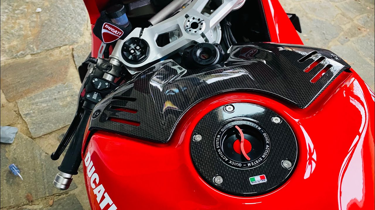 2020 Ducati Panigale V4 Installing Carbon Fiber TWM Gas Cap