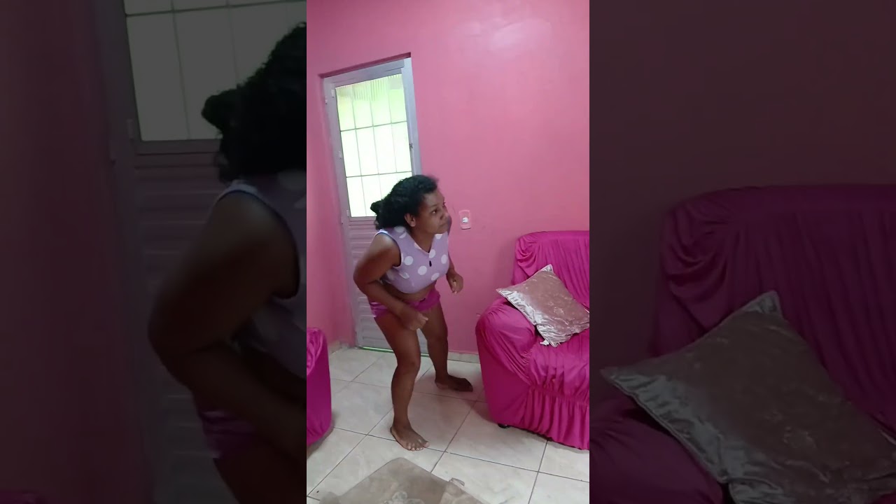 Oi cheguei na casa da Mary Baguncei e pulei chutei o tapete kkkkk 