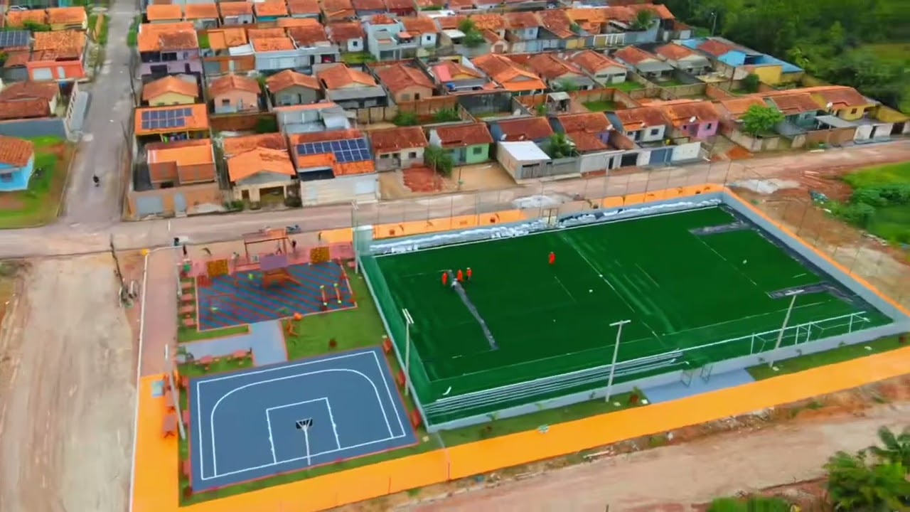 1°Quadra com grama sintética sendo construída no Bairro Almir Gabriel Capanema/Pa Brasil.