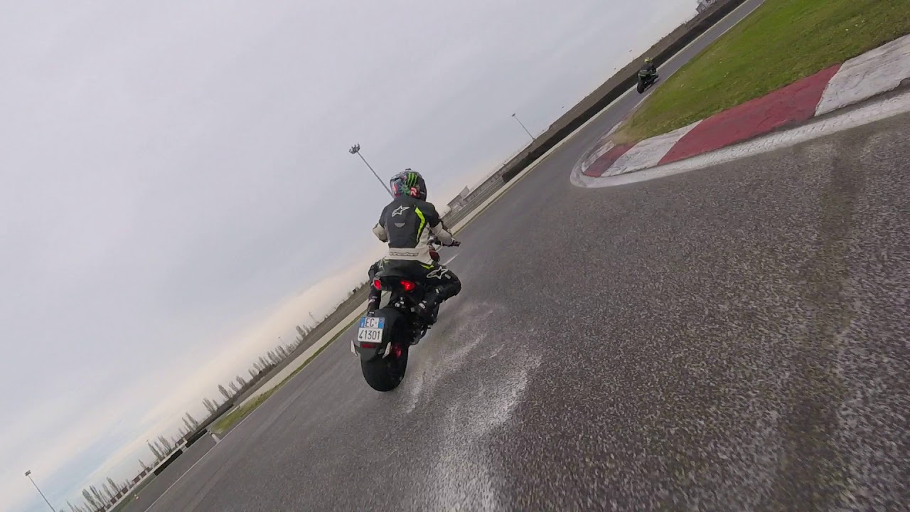 Moto Bike pista adria race way MV AGUSTA DRAGSTER vs YAMAHA r1 pistag go pro race on track