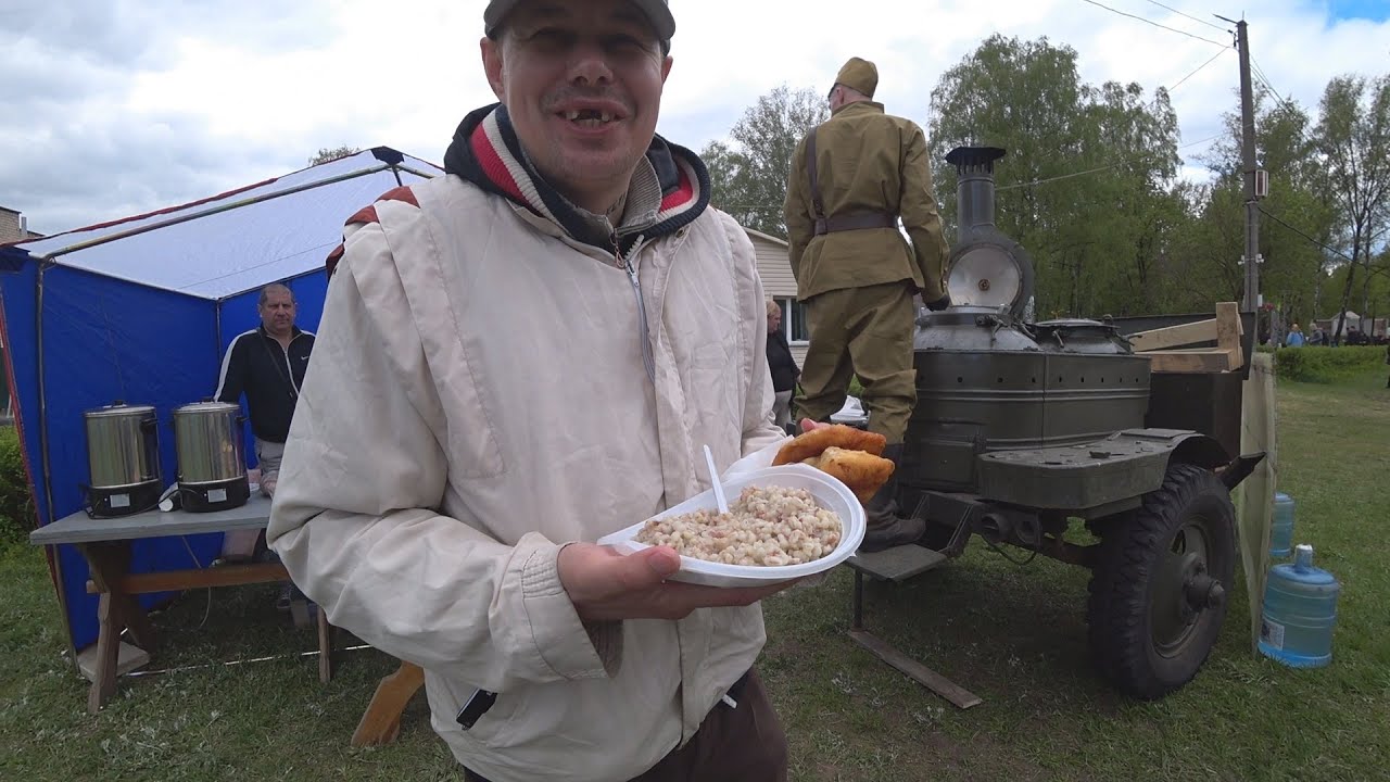 Лудоман-Ёшкин ест солдатскую кашу !!!  Пикник в парке мазурина на ДЕНЬ ПОБЕДЫ !!!