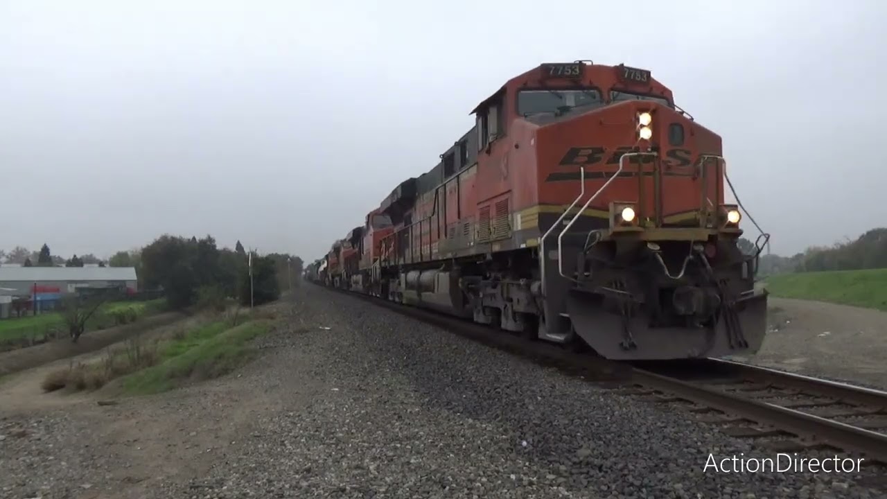 Railfanning On The Union Pacific Martinez & Sacramento Subdivision (Ft Warbonnet & H1) 12/6/2025