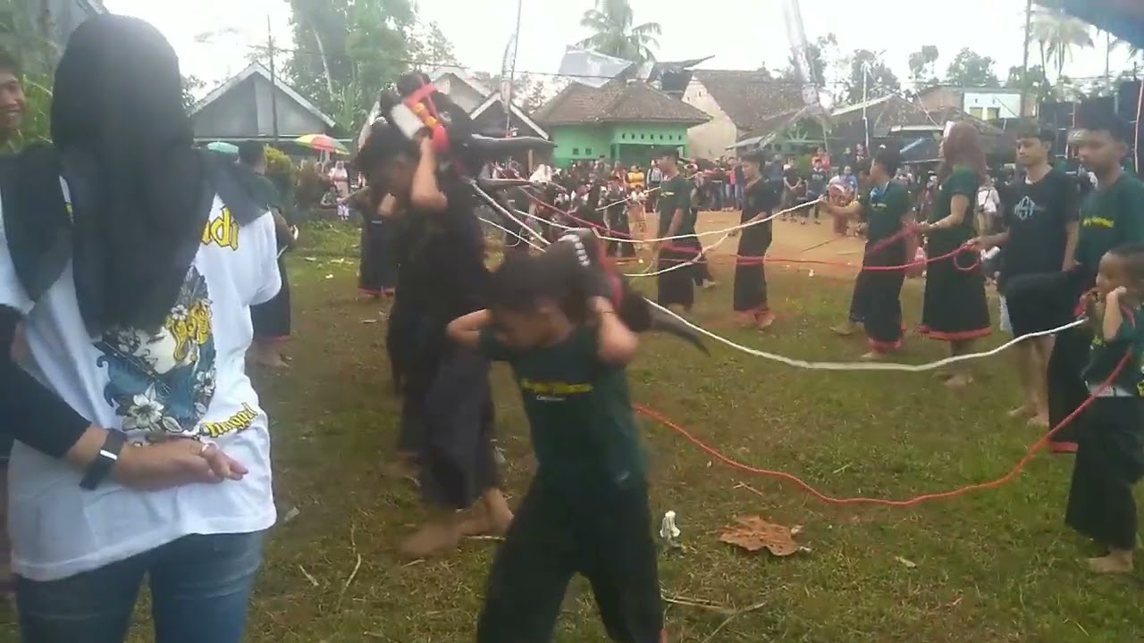 Kalapan masal Bantengan maheso Sekar tunggal