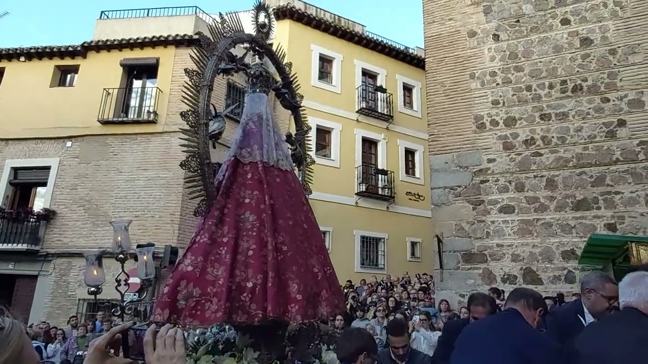 Entrada de la Virgen de la Salud en su parroquia de Santa Leocadia,  Toledo