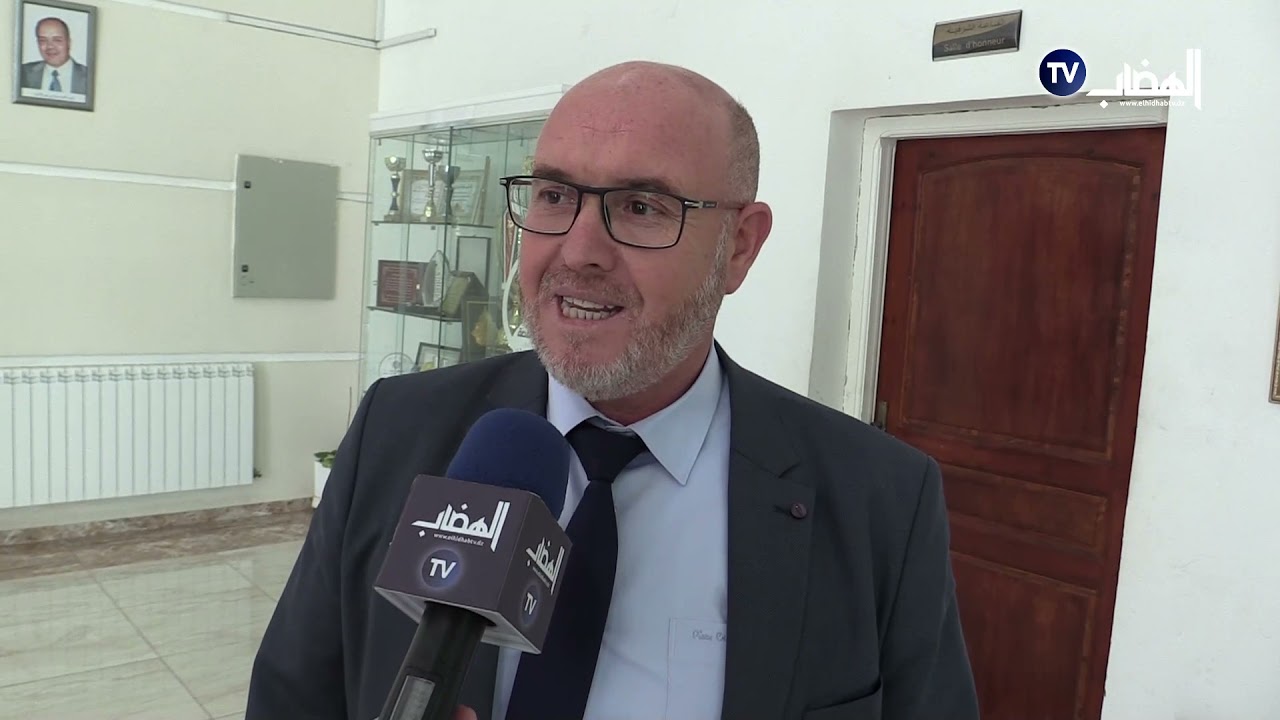 والي ولاية سطيف السيد كمال عبلة يشرف على توزيع الرخص الإستثنائية للإستثمار