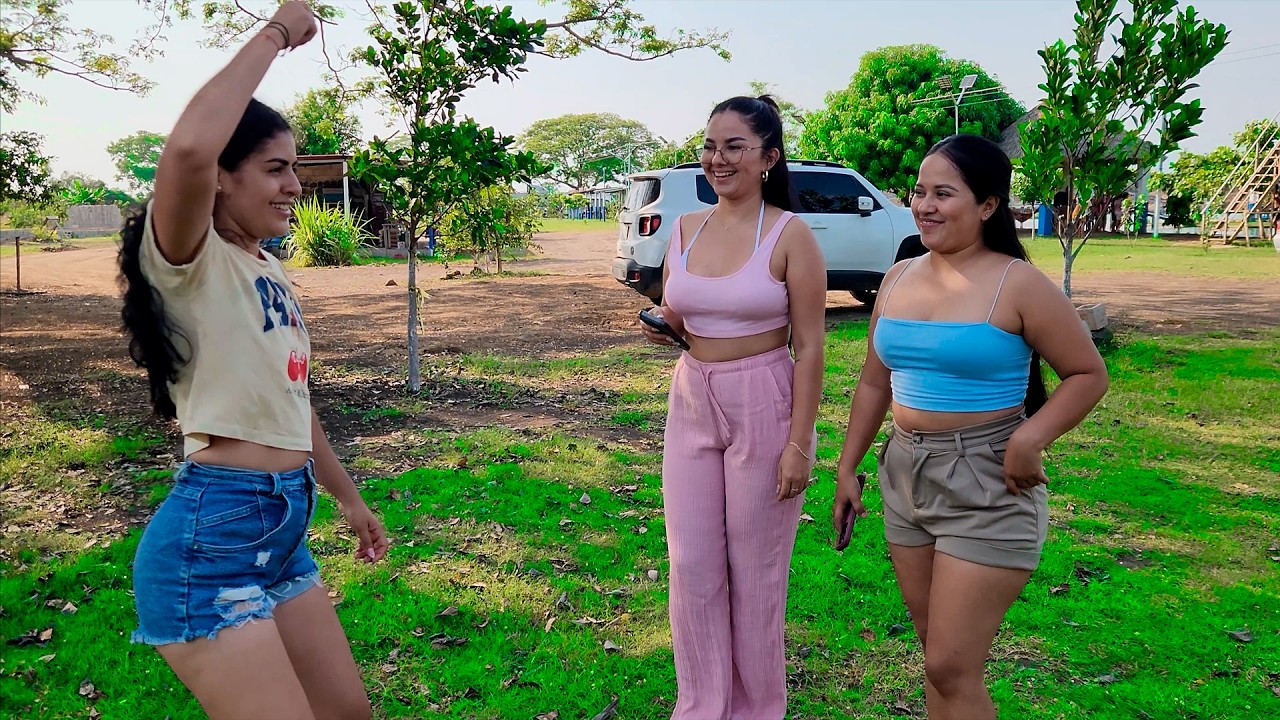 Roxy anda desatada 🤪 Jossy anda una toalla para cuando va al monte