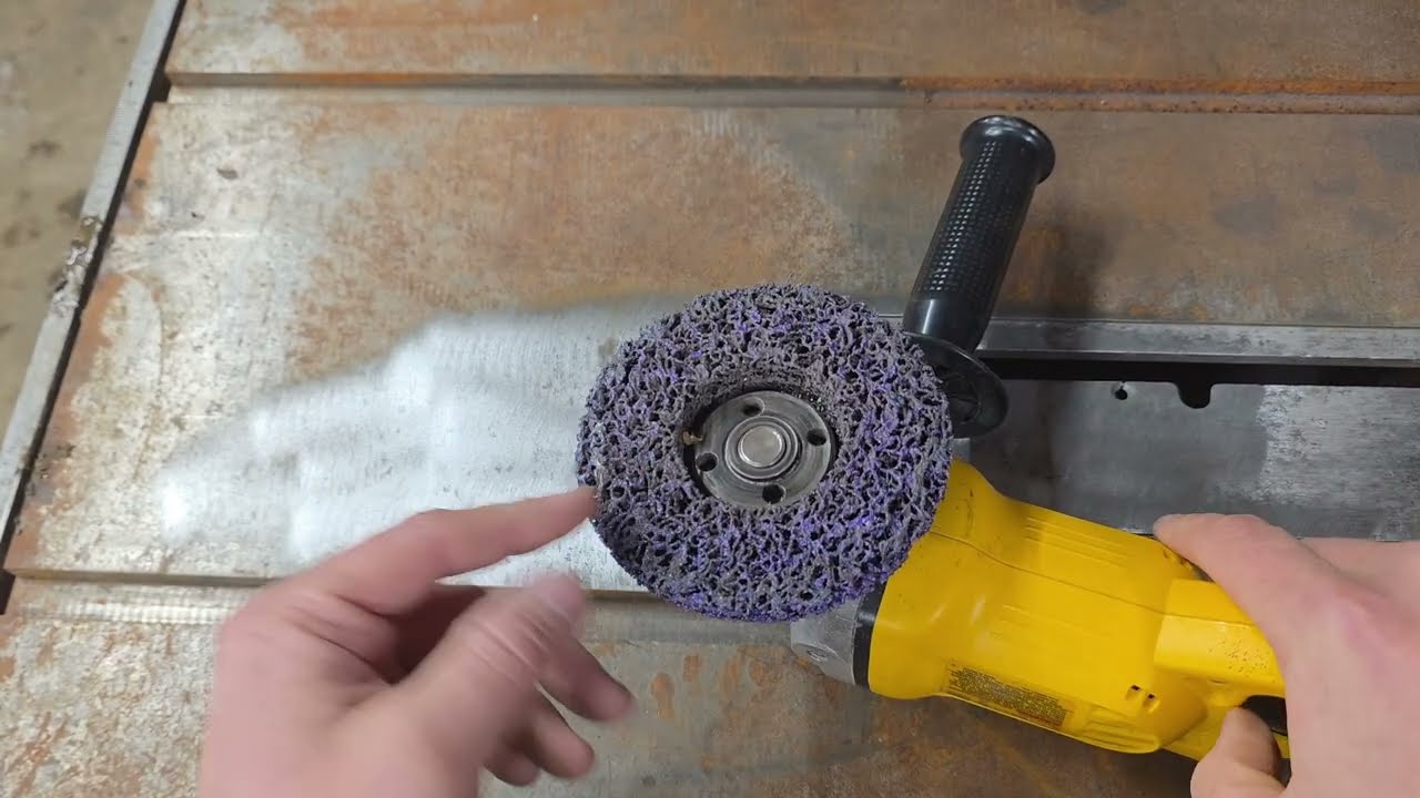 Вы рассматривали вариант снятия старого покрытия вместо шлифовки?