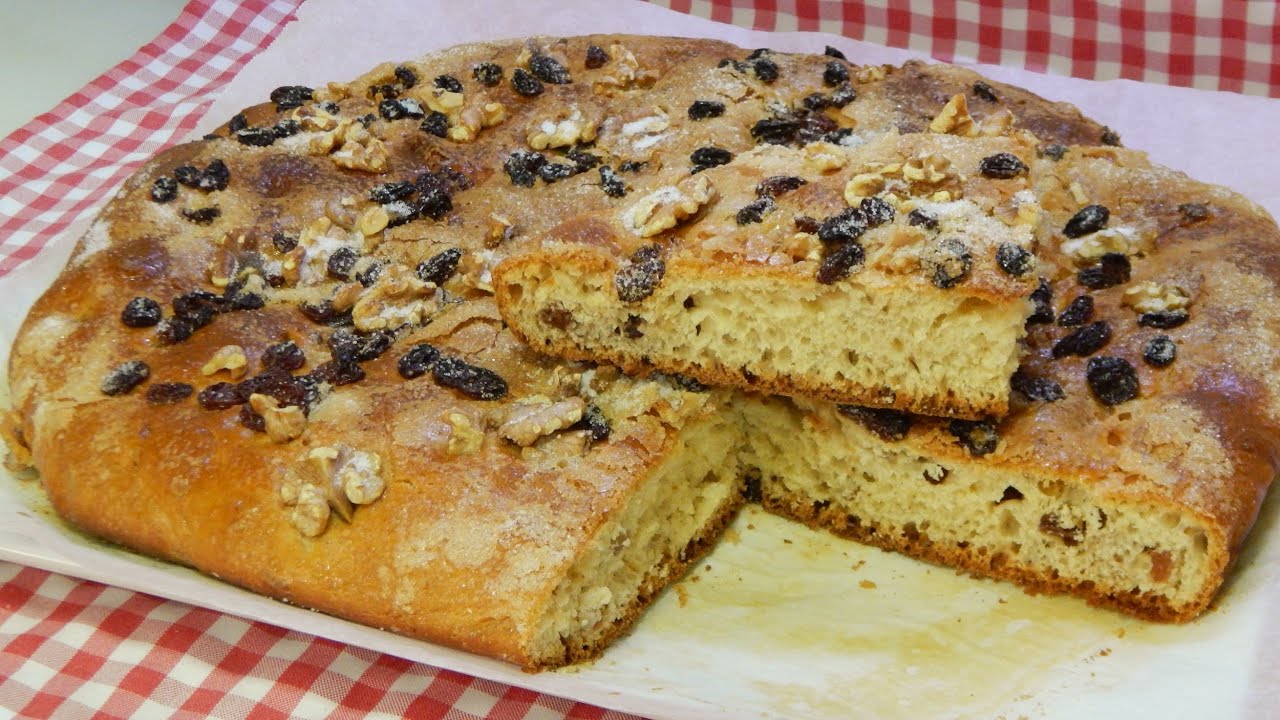 Cómo hacer Torta de nueces y pasas, la auténtica receta Valenciana paso a paso