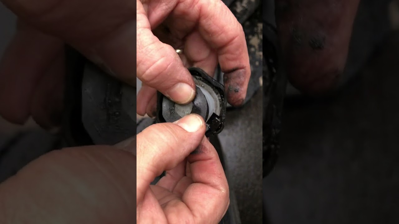 DIY fix for Freightliner Cascadia power steering reservoir cap always leaking.