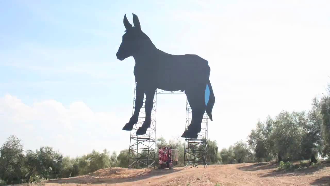 Burro Grande. Fernando Sánchez Castillo. Colección de Arte Público Scarpia.