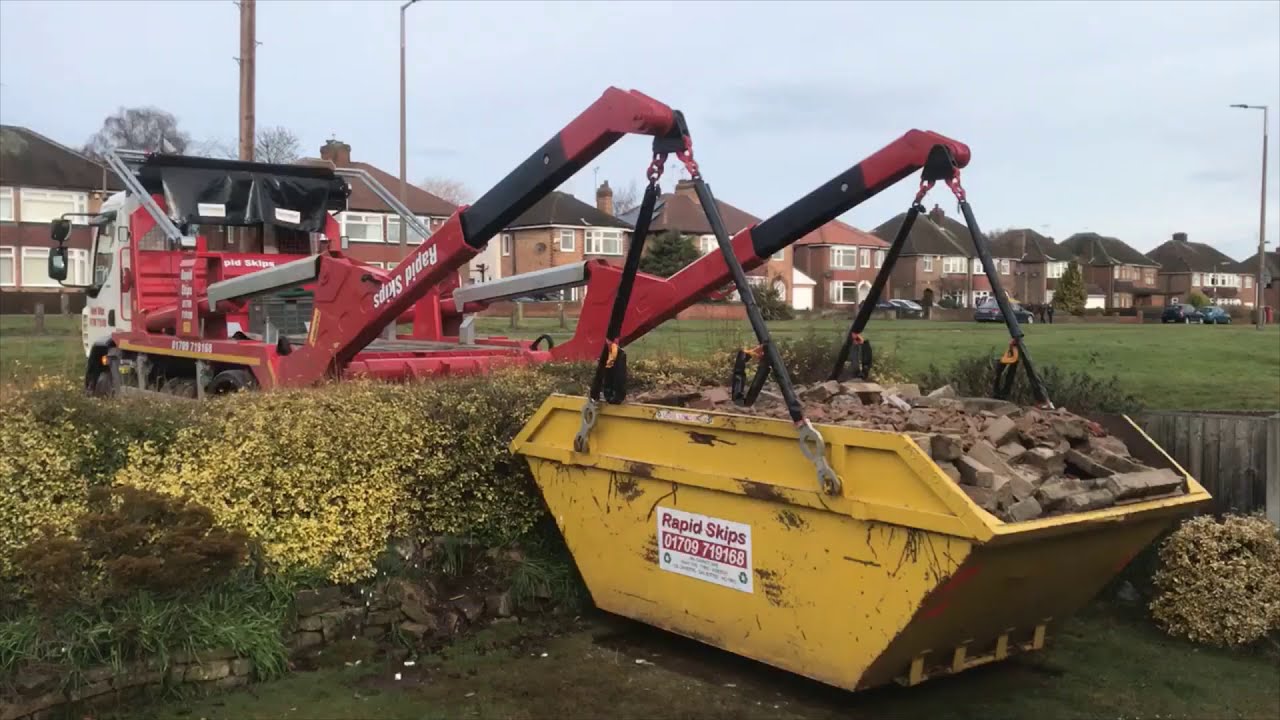 HARSH HS14T Skiploader on DAF Chassis collecting Skip