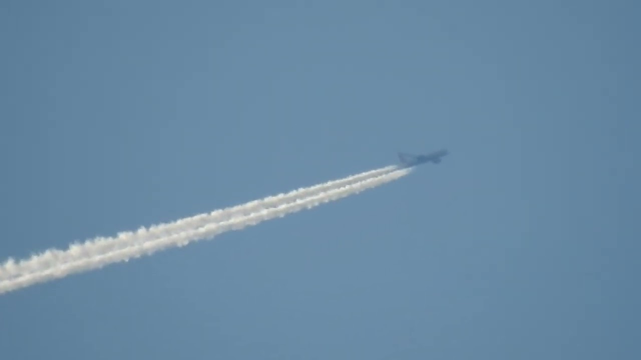 Time Lapse of the Day. Plane spotting. Observing the sky UK  05 01 26
