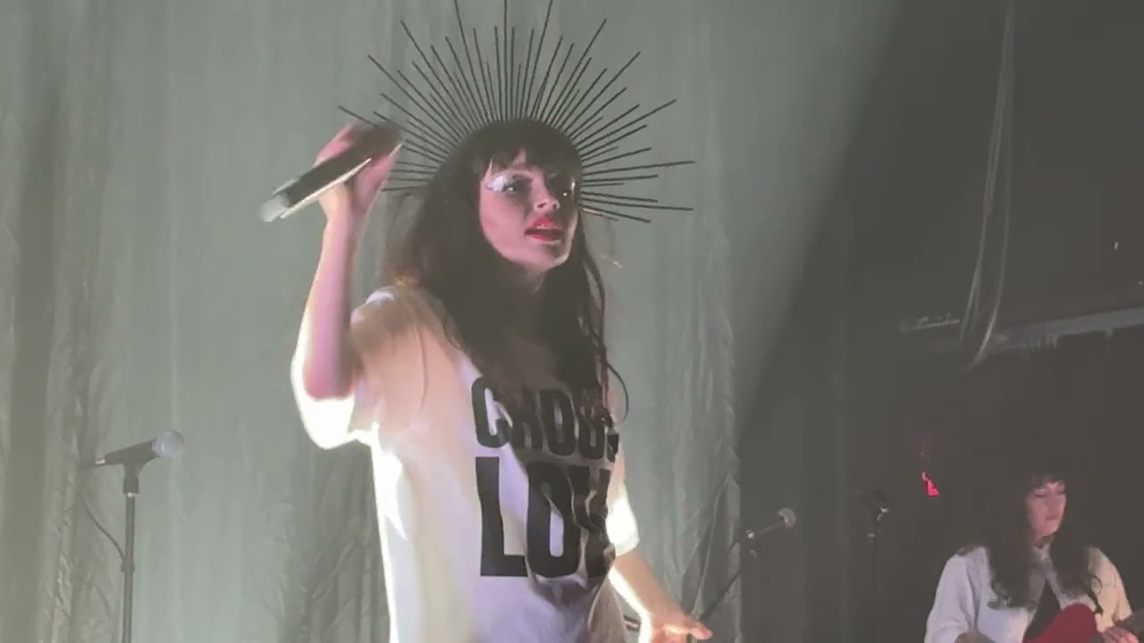 CHRVCHES - Lauren Mayberry Crushes 