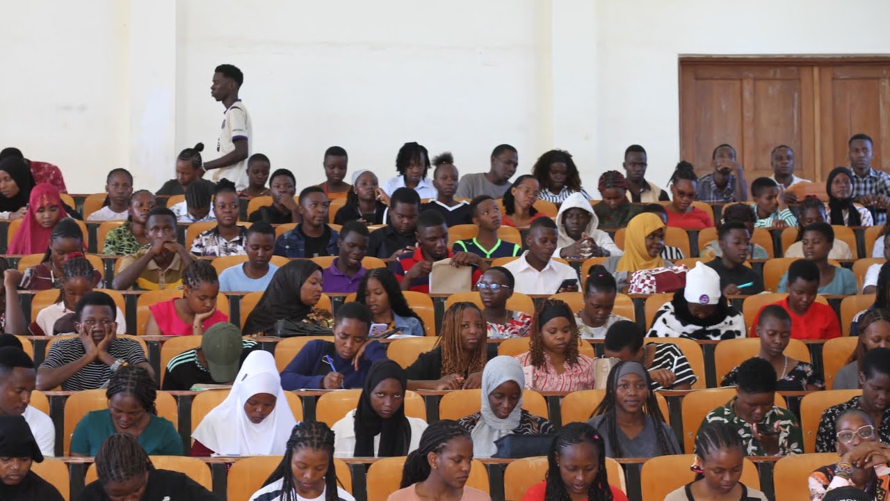 WANAFUNZI WA MWAKA WA KWANZA 2025/2026 SUA WAFURAHISHWA NA MAZINGIRA YA CHUO 