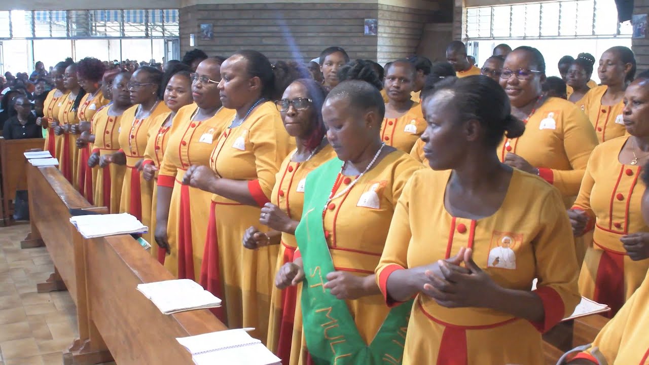 St Pius X Choir Thika - TEGEMEO LETU by KMK Makuburi (Live Performance)