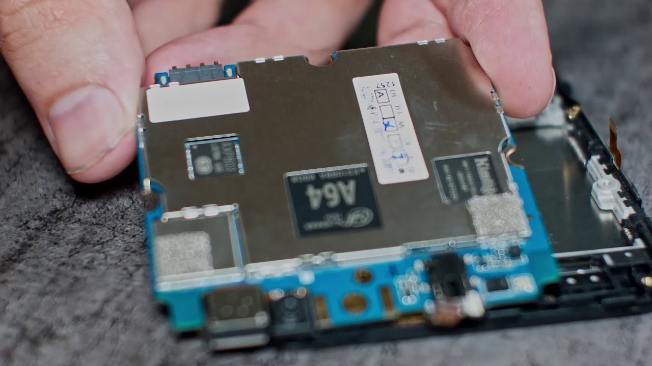 Replacing the main PCB in a PinePhone