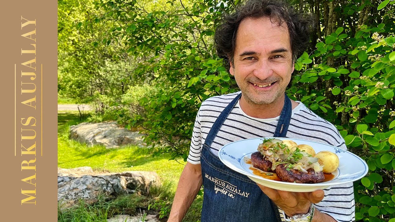 Pannbiff med lök, färsk vitkål, saltgurka och färskpotatis | Markus Aujalay