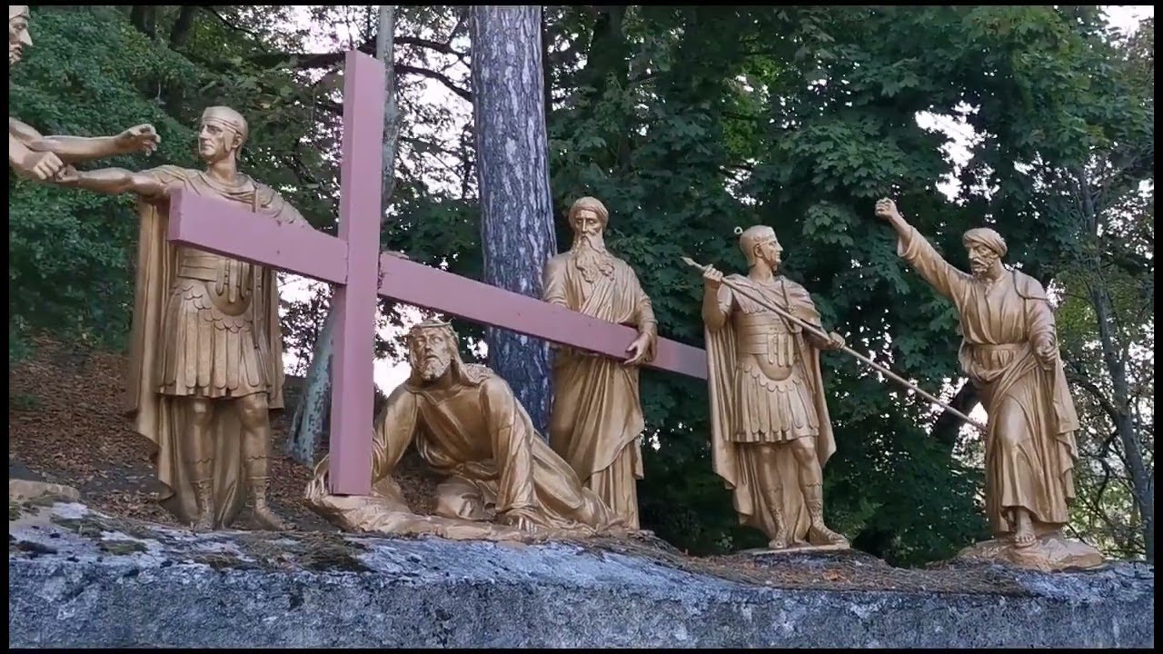 Las Monumentales Esculturas del Via Crucis en el Santuario de Lourdes