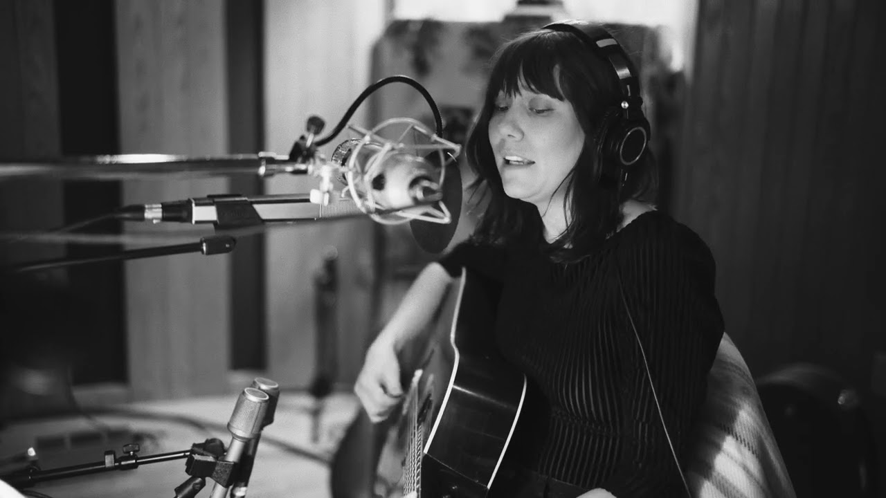 Molly Tuttle & Golden Highway - San Joaquin (Studio Video)
